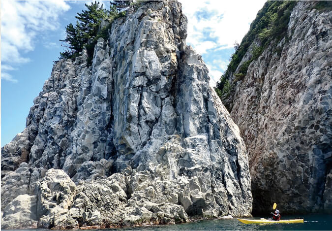 
萩ジオパークの絶景奇岩・モドロ岬