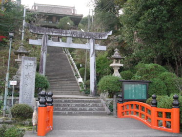 ⛩高津柿本神社